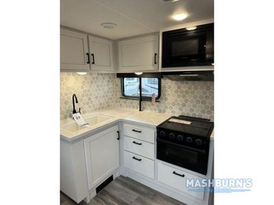 2024 Jayco Jay Feather — photo 15 view