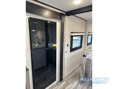 2024 Jayco Jay Feather — photo 16 view