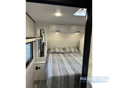 2024 Jayco Jay Feather — photo 18 view
