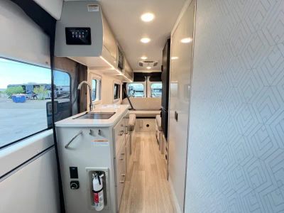 2027 Thor Motor Coach SEQUENCE - Photo 5