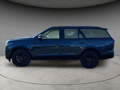 2025 Lincoln Navigator — side profile view