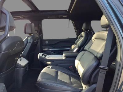 2025 Lincoln Navigator — detail view