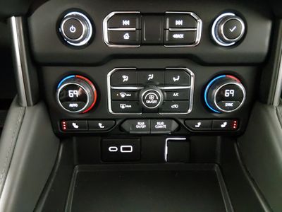 2024 Chevrolet Suburban - Photo 19