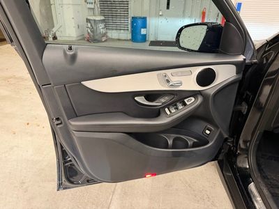 2022 Mercedes-Benz GLC — photo 13 view