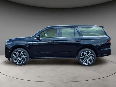 2027 Lincoln Navigator — side profile view