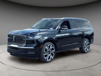2027 Lincoln Navigator Reserve in Black — front three-quarter view