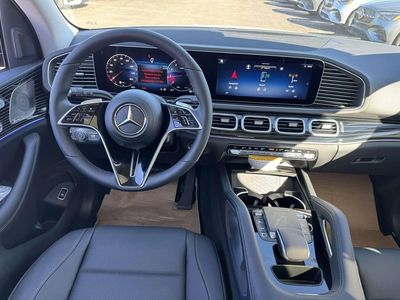 2026 Mercedes-Benz GLE — detail view