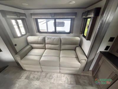 2020 Keystone RV Montana — photo 11 view