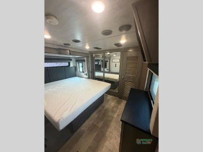 2020 Keystone RV Montana — photo 16 view