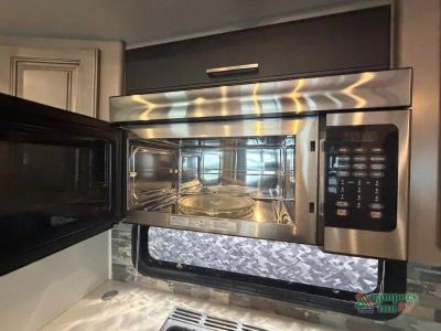 2020 Keystone RV Montana — photo 25 view