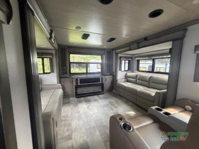 2020 Keystone RV Montana — photo 8 view