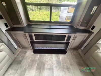 2020 Keystone RV Montana — photo 10 view
