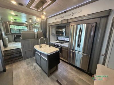 2020 Keystone RV Montana — photo 24 view