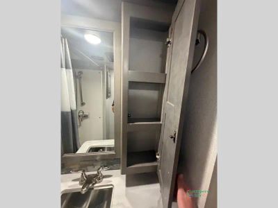 2020 Keystone RV Montana — photo 17 view