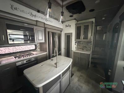 2020 Keystone RV Montana — photo 9 view