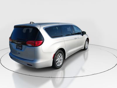 2023 Chrysler Voyager - Photo 7