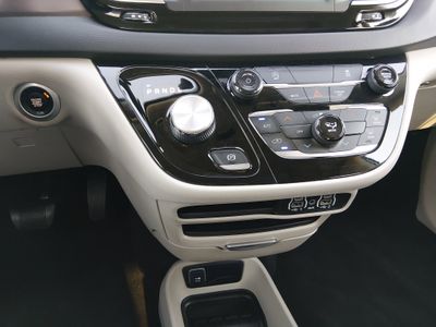 2023 Chrysler Voyager - Photo 13