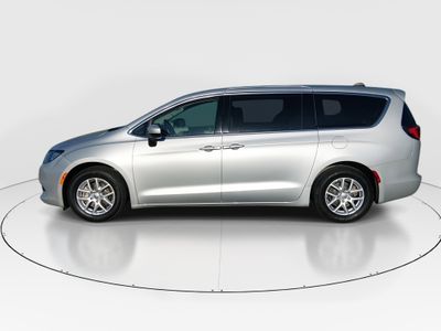 2023 Chrysler Voyager - Photo 4