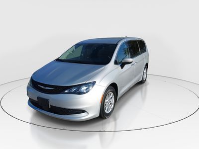 2023 Chrysler Voyager - Photo 3