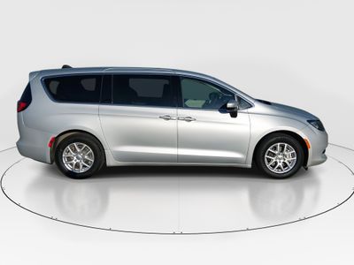 2023 Chrysler Voyager - Photo 8