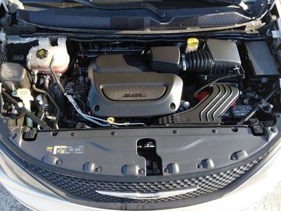 2023 Chrysler Voyager - Photo 9