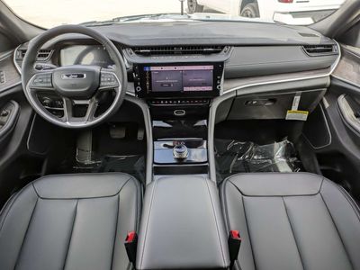 2026 Jeep Grand Cherokee — photo 16 view