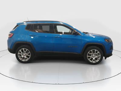 2023 Jeep Compass — photo 8 view