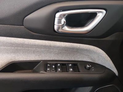 2023 Jeep Compass — photo 18 view