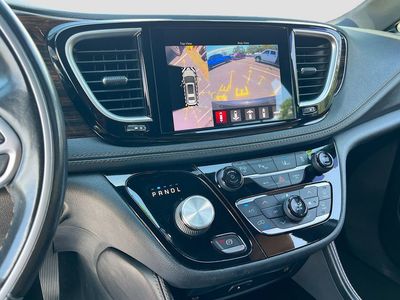 2021 Chrysler Pacifica Hybrid - Photo 14