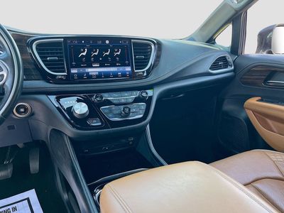 2021 Chrysler Pacifica Hybrid - Photo 25