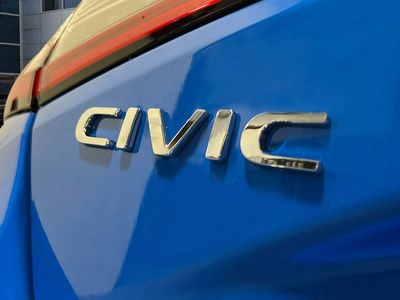 2026 Honda Civic Hatchback Hybrid - Photo 9