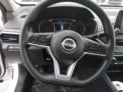 2025 Nissan Altima — photo 12 view