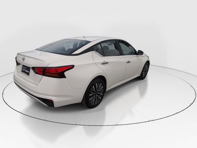 2025 Nissan Altima — photo 7 view
