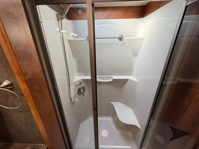 2016 Tiffin Motorhomes Phaeton - Photo 33