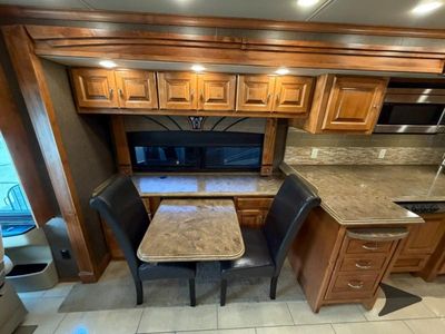 2016 Tiffin Motorhomes Phaeton - Photo 11