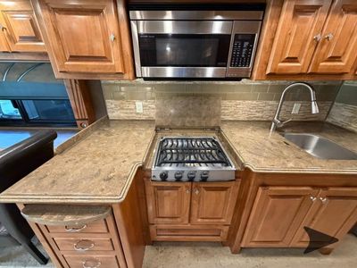 2016 Tiffin Motorhomes Phaeton - Photo 17