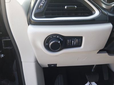 2023 Chrysler Voyager — photo 12 view