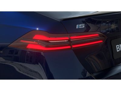 2026 BMW i5 - Photo 8