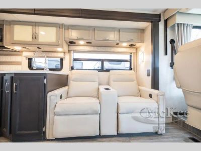2025 Thor Motor Coach Luminate - Photo 17