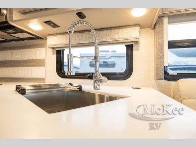 2025 Thor Motor Coach Luminate - Photo 23