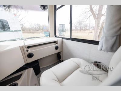 2025 Thor Motor Coach Luminate - Photo 11