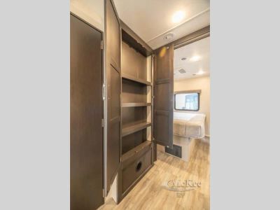 2025 Thor Motor Coach Luminate - Photo 30