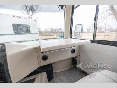 2025 Thor Motor Coach Luminate - Photo 12