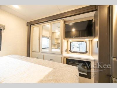 2025 Thor Motor Coach Luminate - Photo 35
