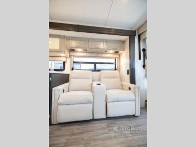 2025 Thor Motor Coach Luminate - Photo 16