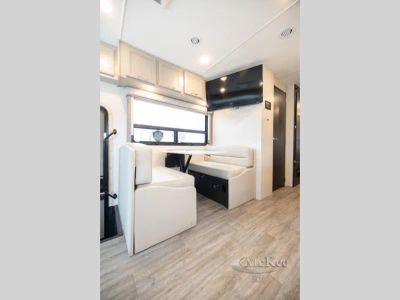 2025 Thor Motor Coach Luminate - Photo 19