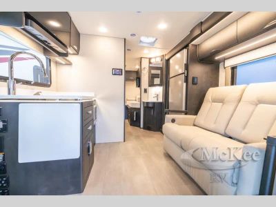 2025 Thor Motor Coach Luminate - Photo 3