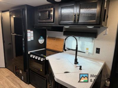 2022 Forest River RV Cherokee Grey Wolf - Photo 8