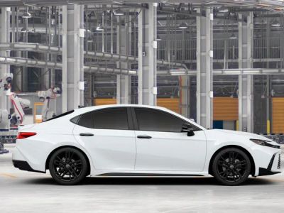 2026 Toyota Camry - Photo 14