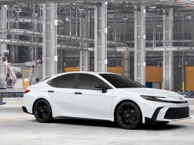 2026 Toyota Camry - Photo 16